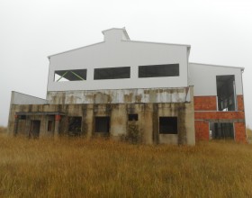 Rozostavaná budova v obci Palárikovo
